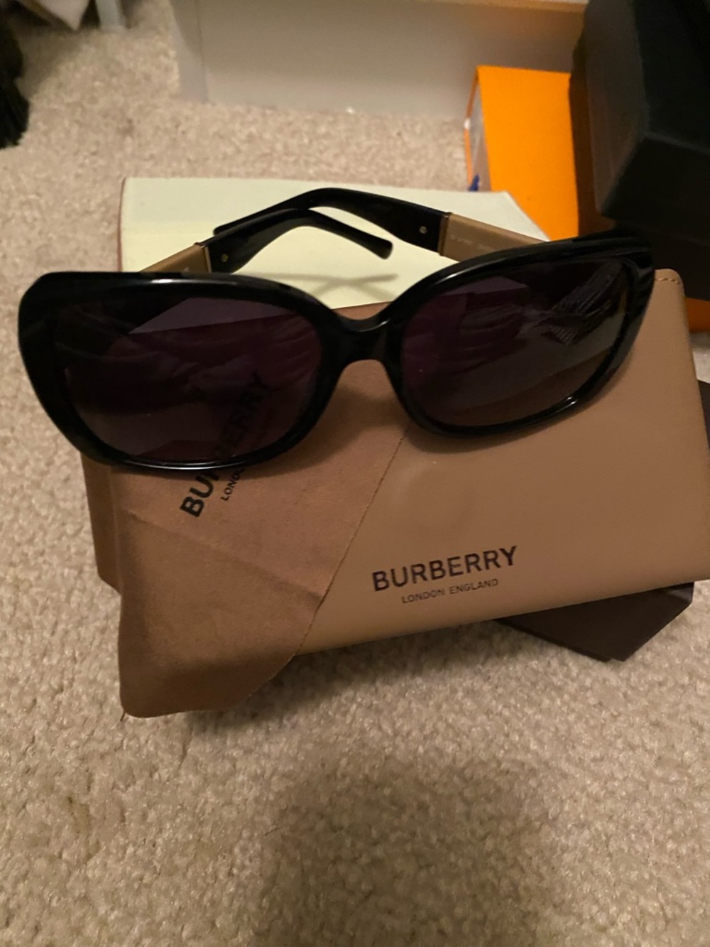 Burberry Black Oversized Women's Sunglasses with Dark Lenses - Picture 8 of 8